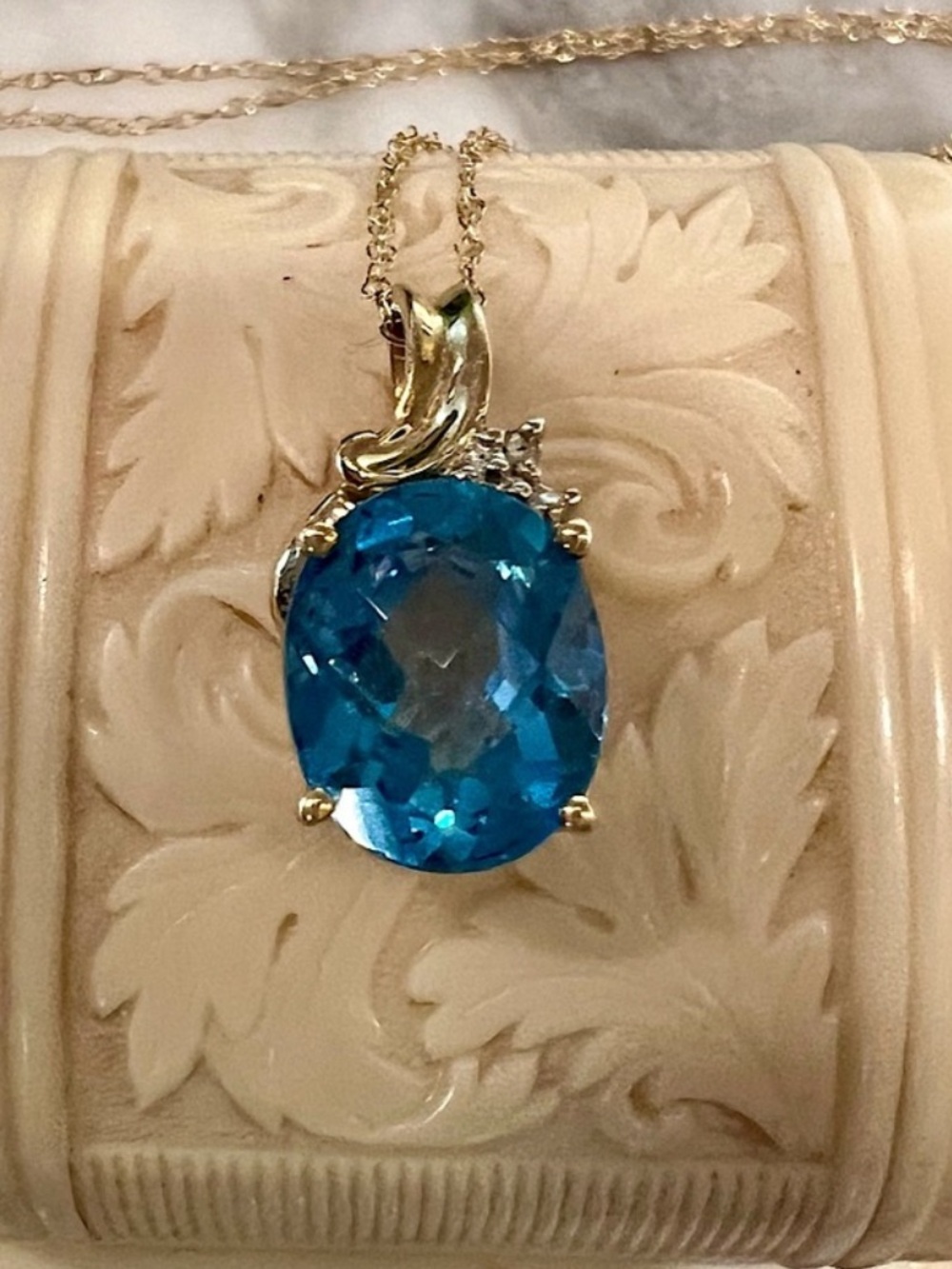 Vintage 10K Gold Swiss Blue Topaz & Diamond Pendant Necklace Estate Fine Jewelry